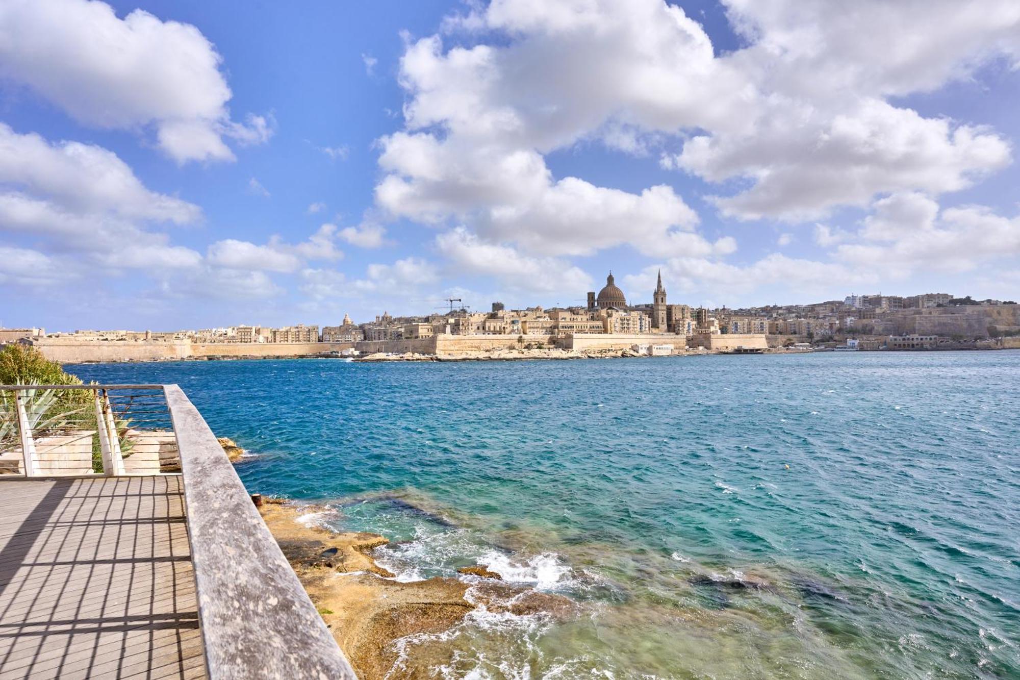 Stylish Apartment In Tigne Point Sliema Eksteriør billede