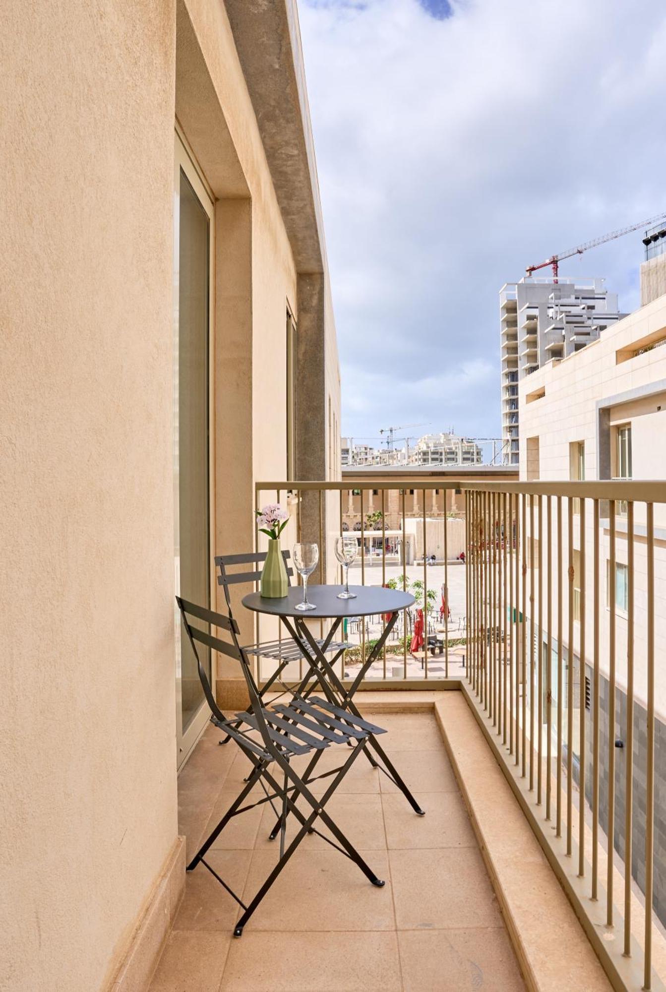 Stylish Apartment In Tigne Point Sliema Eksteriør billede
