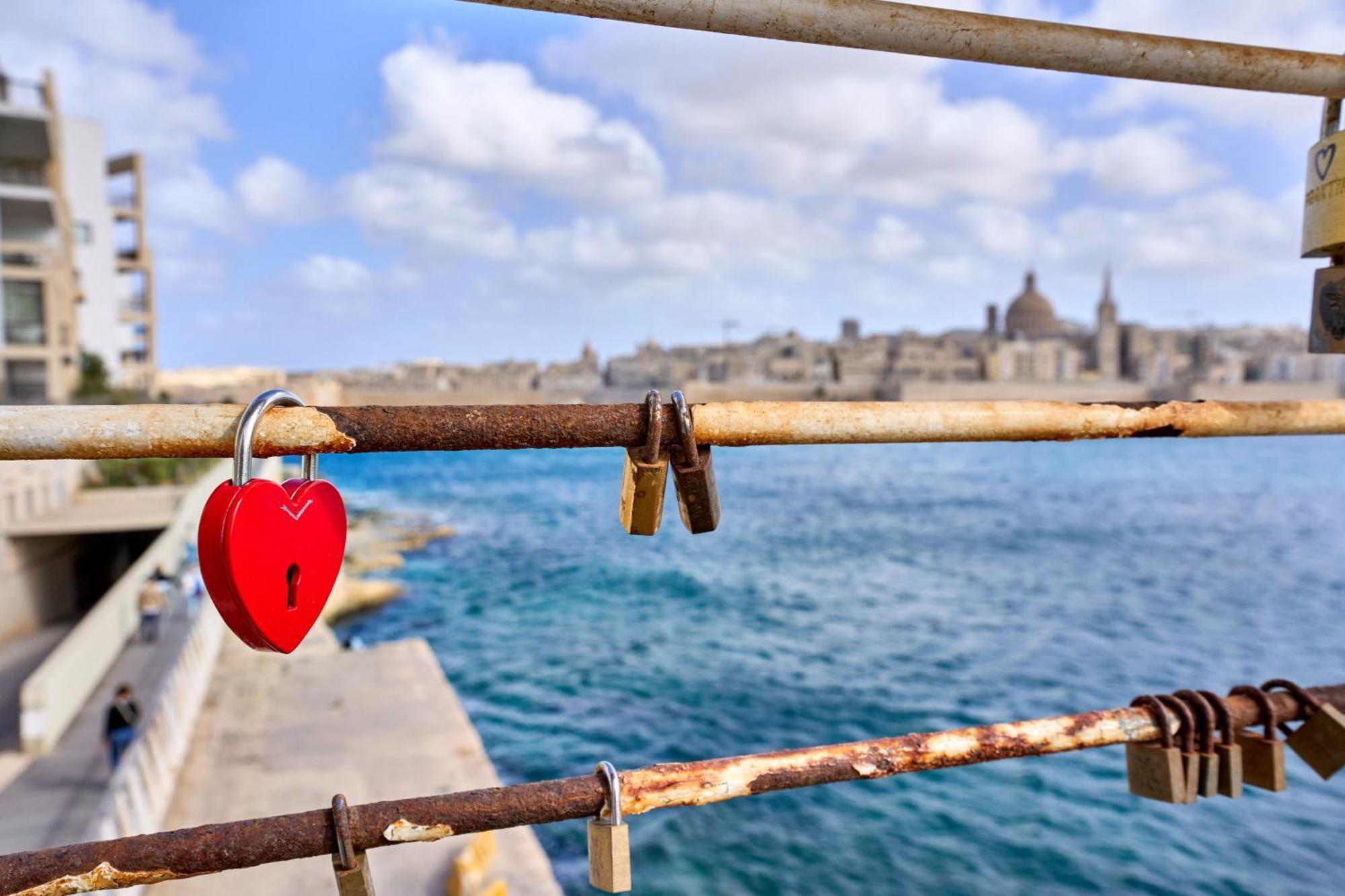 Stylish Apartment In Tigne Point Sliema Eksteriør billede
