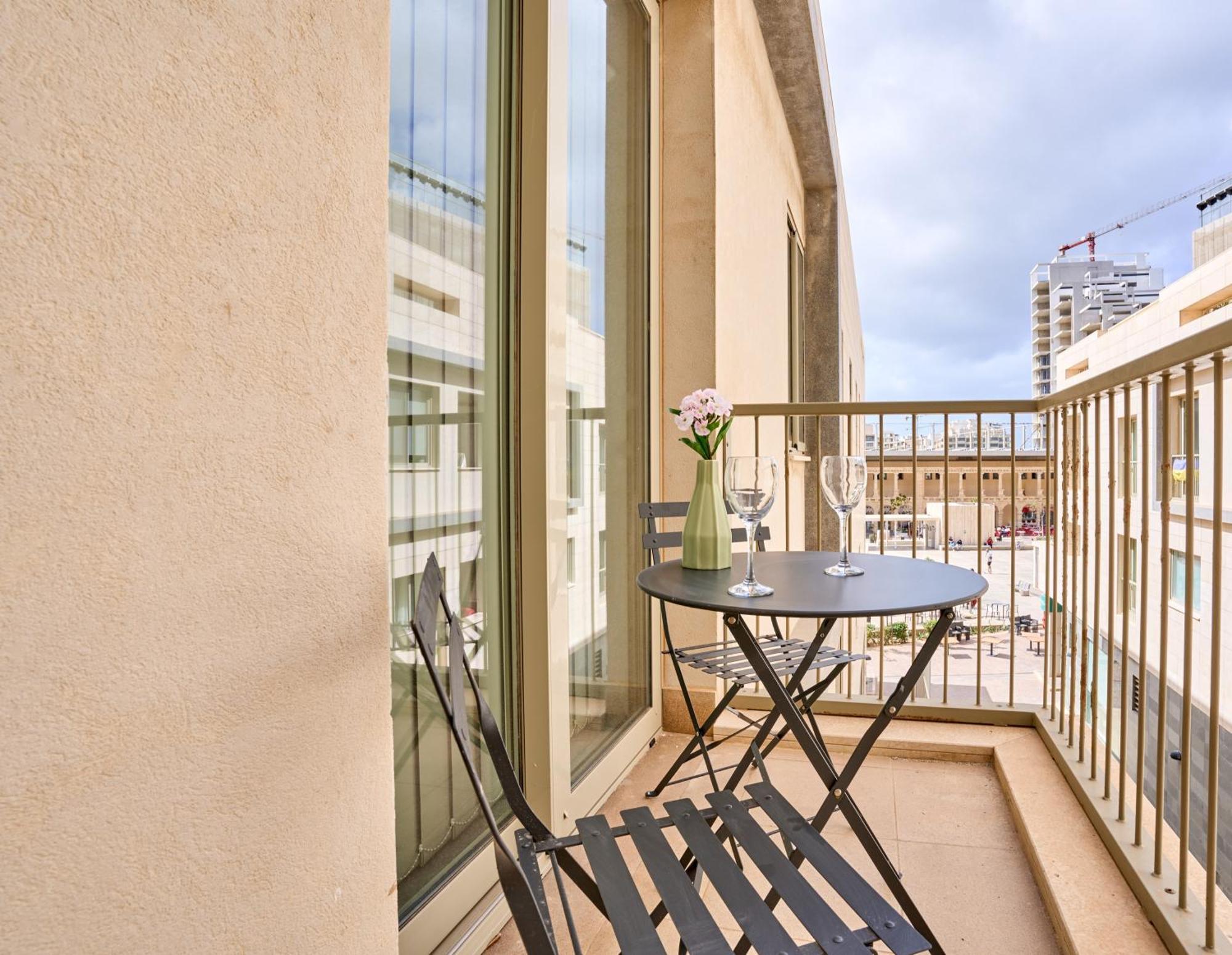 Stylish Apartment In Tigne Point Sliema Eksteriør billede